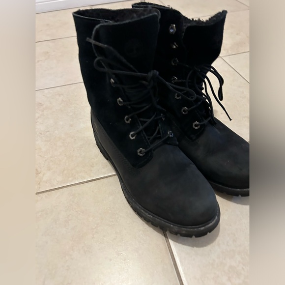 Black Timberlands ( Available in size 6.5 and 7.5) - Picture 2 of 3